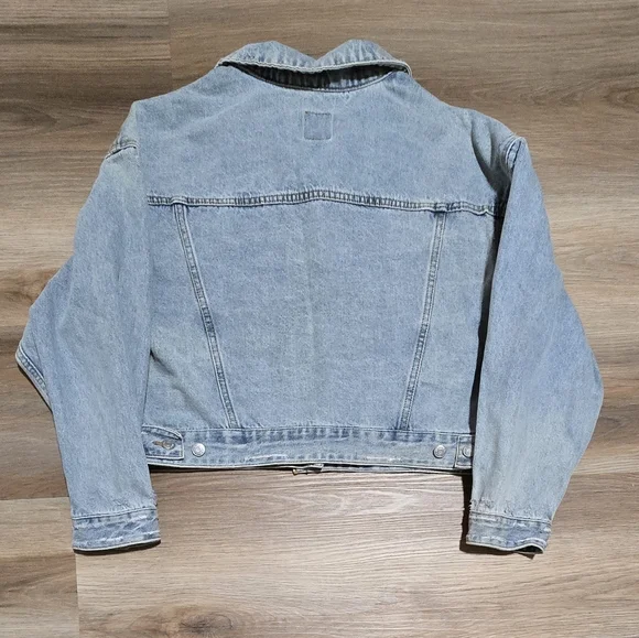 NWT Wild Fable Oversized Distressed Classic Denim Jacket Size L - Picture 2 of 11